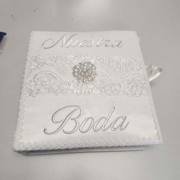 Elegant Off-White Ivory Nuestra Boda Wedding Album 11